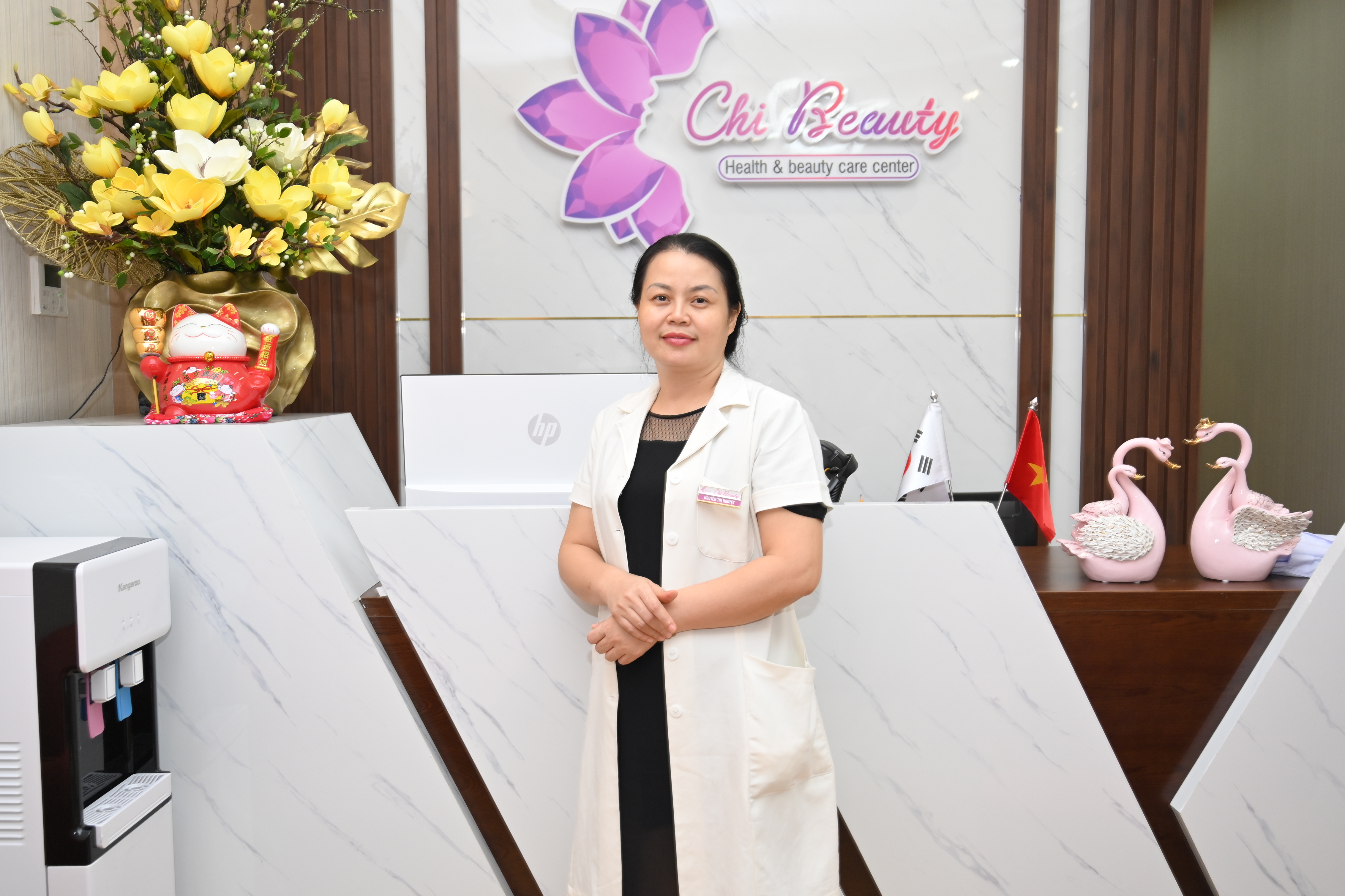 <p>Nhắc đến spa, trước đây, người ta thường nghĩ đó là những gì xa xỉ cao cấp. Nhưng hiện nay, khi chất lượng cuộc sống ngày càng được cải thiện và nâng cao, spa là nơi mang đến sự thoải mái tuyệt đối về thể chất lẫn tinh thần. Để có được điều này đòi hỏi sự kết hợp hoàn hảo giữa thiết kế không gian sang trọng, ấm cúng, yên tĩnh với những chuyên viên trị liệu có tay nghề cao, tạo ra một trải nghiệm tuyệt vời cho khách hàng.</p>
